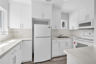 2729 SW 18th St in Miami, FL - Building Photo - Building Photo