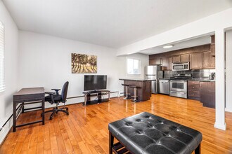 2151 Hamilton St in Regina, SK - Building Photo - Building Photo