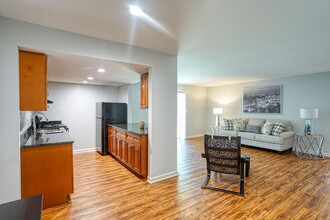 Oak Creek Apartments in Avondale Estates, GA - Foto de edificio - Interior Photo