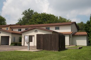 702 Pulley Dr in Madison, WI - Building Photo