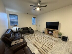 1650 E Ponderosa Pkwy in Flagstaff, AZ - Foto de edificio - Building Photo