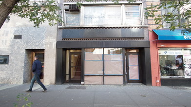 238 W 72nd St in New York, NY - Building Photo - Building Photo