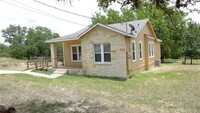 1520 Nixon Ln in Kerrville, TX - Foto de edificio - Building Photo