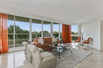 6051 N Ocean Dr, Unit 302 in Hollywood, FL - Foto de edificio - Building Photo