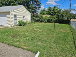 1292 Cleveland Dr in Cheektowaga, NY - Building Photo - Building Photo