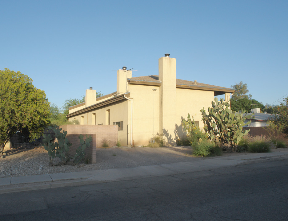 1602 E Blacklidge Dr in Tucson, AZ - Building Photo