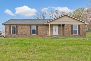 1710 Broadripple Dr in Clarksville, TN - Building Photo