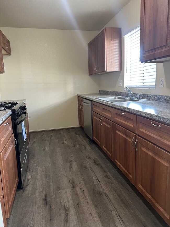200 W Chestnut St, Unit #306 in Glendale, CA - Building Photo - Building Photo
