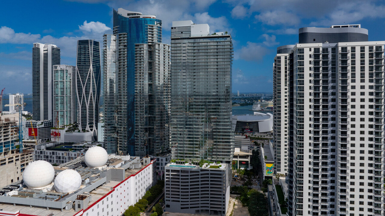 Miami World Tower in Miami, FL - Foto de edificio