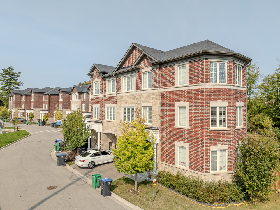 15 Autumnwood Av in Brampton, ON - Building Photo