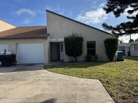 897 S Patrick Dr in Satellite Beach, FL - Building Photo