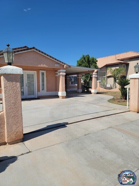 1049 Horizon St in Calexico, CA - Building Photo
