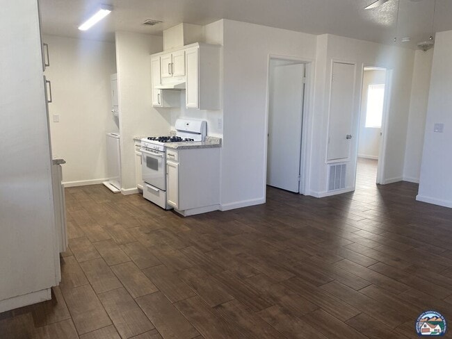 211 N K St in Imperial, CA - Building Photo - Building Photo