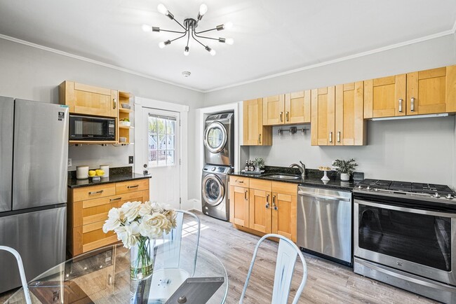 330 Elliot St, Unit 2
