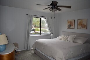 8565 Independence Ave, Unit Bryant Place Condo in Canoga Park, CA - Building Photo