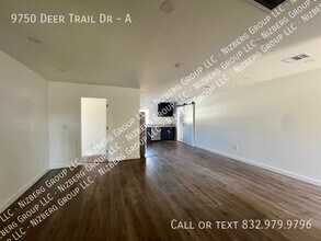 9750 Deer Trail Dr in Houston, TX - Building Photo - Building Photo