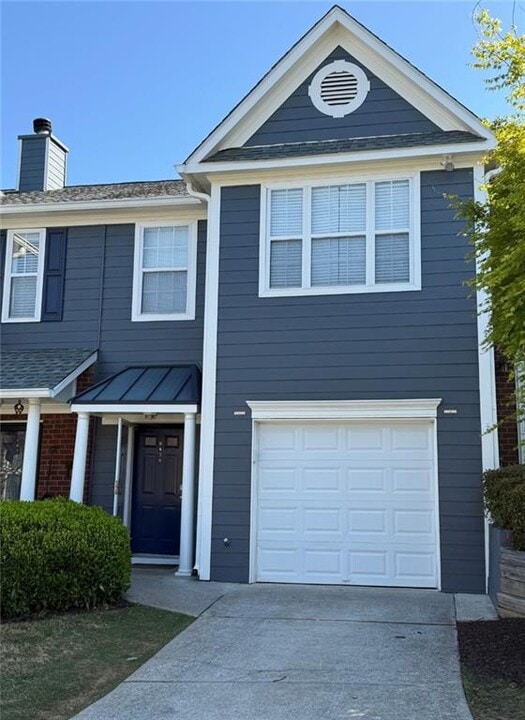 6476 Portside Way in Flowery Branch, GA - Building Photo