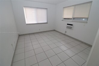 59 NW 37th St in Oakland Park, FL - Building Photo - Building Photo