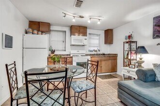 182A Christopher Columbus Dr in Jersey City, NJ - Building Photo - Building Photo