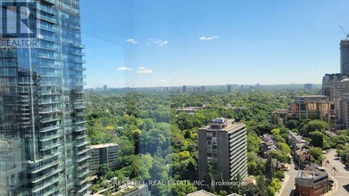 18 Yorkville Ave in Toronto, ON - Building Photo - Building Photo