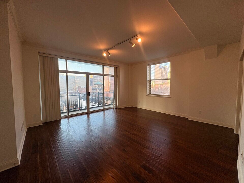 127 Madison Ave in Memphis, TN - Building Photo