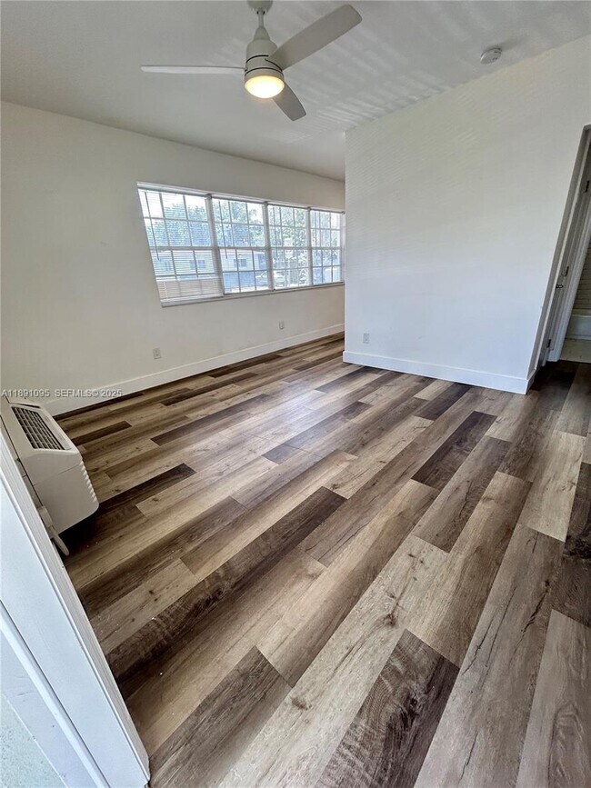 571 NE 67th St in Miami, FL - Building Photo - Building Photo