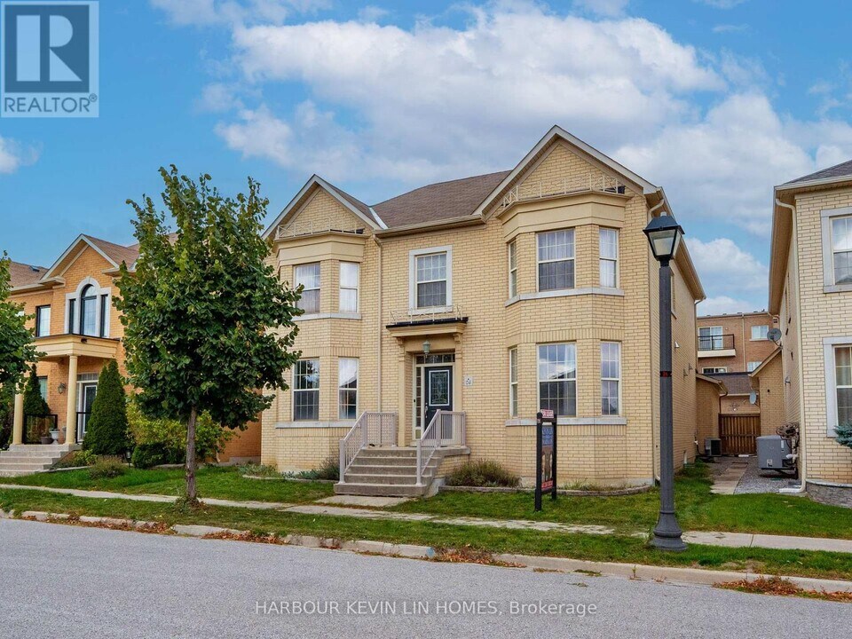 26 Bembridge Dr in Markham, ON - Building Photo