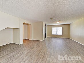 8015 Chestnut Barr Dr in Converse, TX - Building Photo - Building Photo