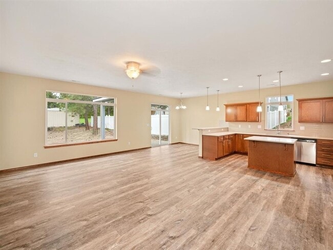 13009 N Raptor LN in Spokane, WA - Building Photo - Building Photo