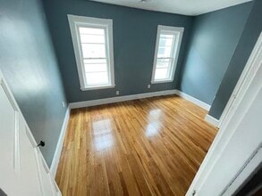 17 Gaylord St, Unit 3 in Boston, MA - Foto de edificio - Building Photo