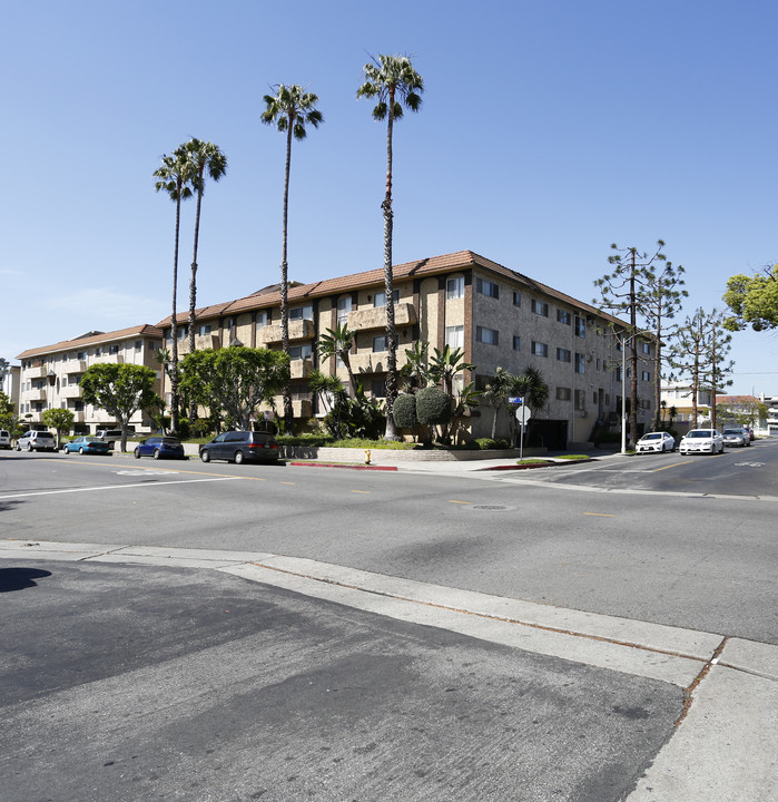 401 S Hobart Blvd in Los Angeles, CA - Building Photo