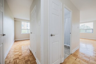 Gail Manor in Toronto, ON - Building Photo - Building Photo