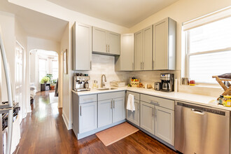 2251 W Melrose St, Unit # 01 in Chicago, IL - Building Photo - Building Photo