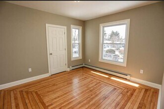 1142 Cilley Rd, Unit Unit 1 in Manchester, NH - Building Photo - Building Photo