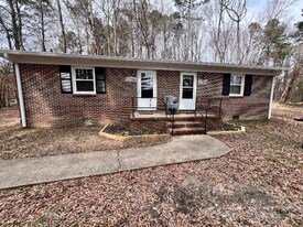 5706 Courthouse Rd in Prince George, VA - Building Photo