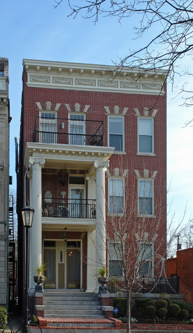 2018 Monument Ave in Richmond, VA - Foto de edificio - Building Photo