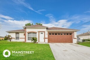 814 Crystal Ave in Lehigh Acres, FL - Building Photo