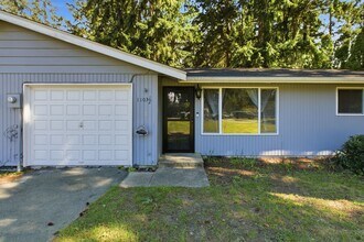 1103 Galloway St in Steilacoom, WA - Building Photo - Building Photo