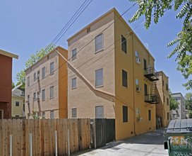 Senator Place Apartments in Sacramento, CA - Building Photo - Building Photo