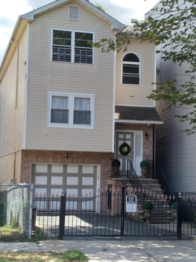14 Seymour Ave Rentals in Newark, NJ