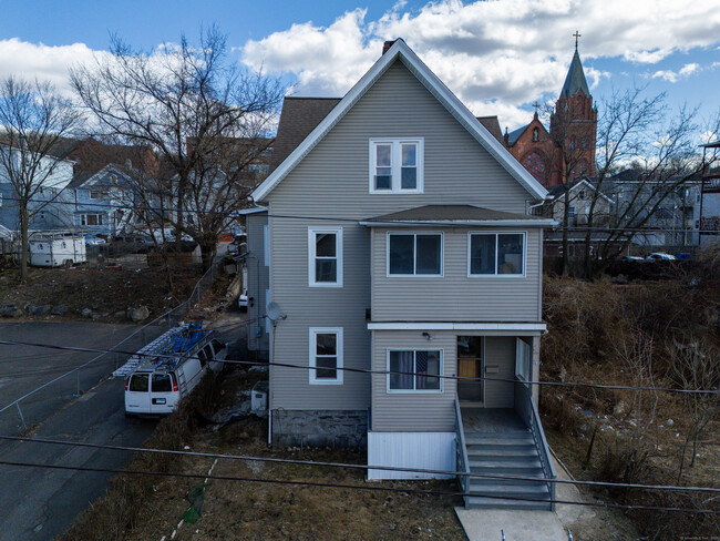 14 Hickory St in Waterbury, CT - Building Photo - Building Photo