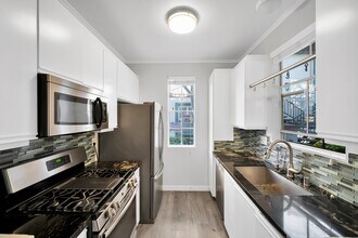 10858 Sabre Hill Dr in San Diego, CA - Building Photo - Building Photo