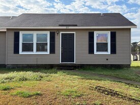 211 Appaloosa Dr in Jacksonville, NC - Building Photo