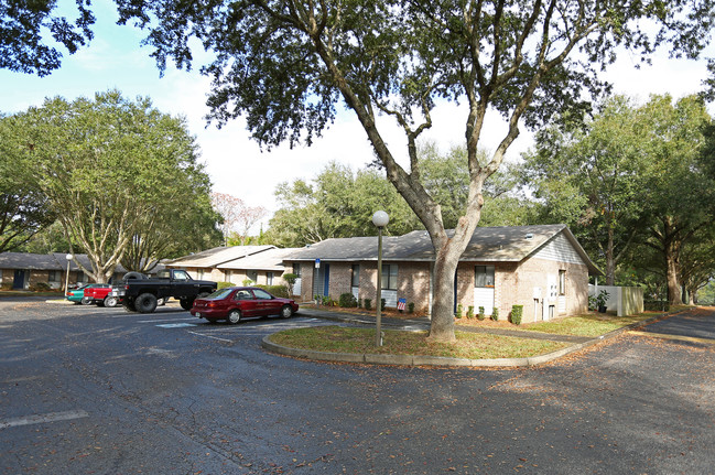 Oakcrest Apartments in Dade City, FL - Building Photo - Building Photo