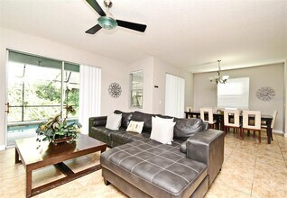 8878 Candy Palm Rd in Kissimmee, FL - Foto de edificio - Building Photo