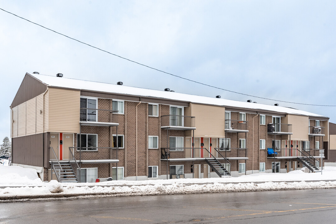 895 Saint-Omer St in Lévis, QC - Building Photo