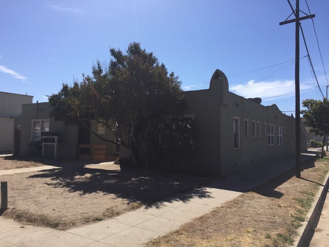 200 E Tunnell St in Santa Maria, CA - Building Photo - Building Photo