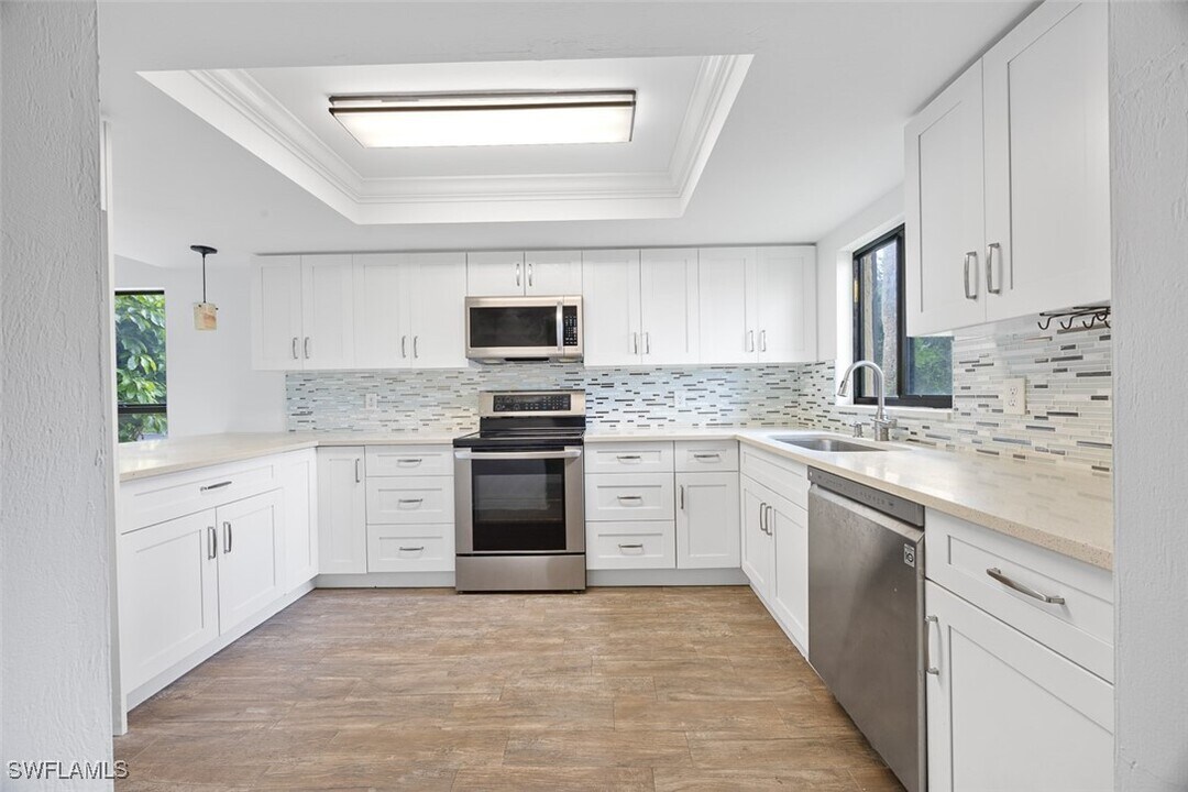 4610 Chantelle Dr in Naples, FL - Building Photo