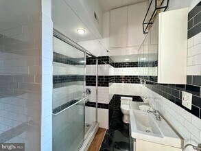 1301 Vine St, Unit 3 in Philadelphia, PA - Building Photo - Building Photo