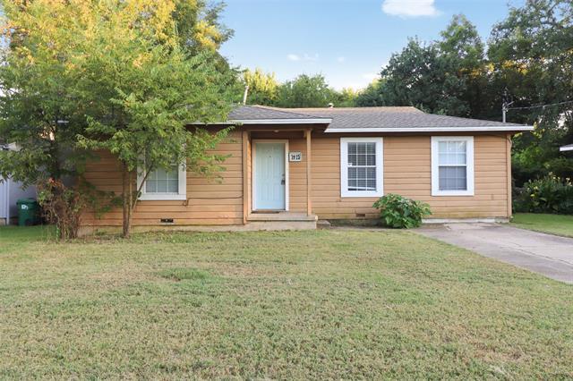 property at 1415 Oakwood Dr